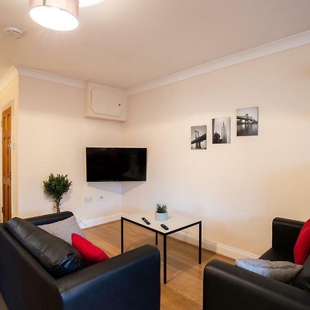 Spacious 2Br Flat In Stansted Leilighet Stansted Mountfitchet Eksteriør bilde